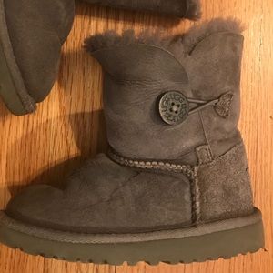 Ugg Kids Girls Bailey Button Grey Boot size 9M